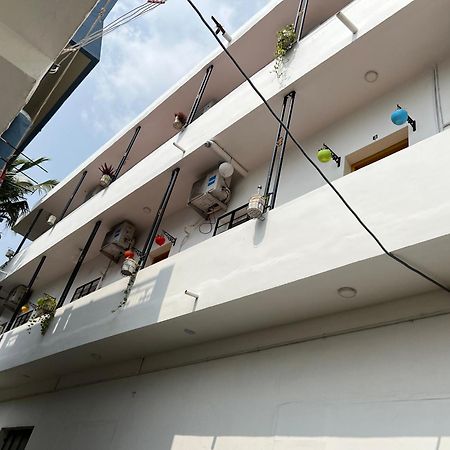Отель Kavieya Residency Purnankuppam Экстерьер фото