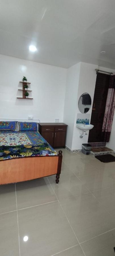Отель Kavieya Residency Purnankuppam Экстерьер фото