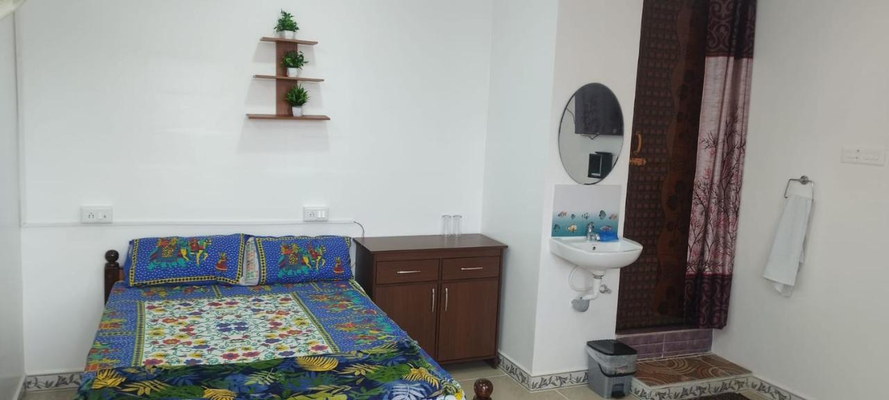 Отель Kavieya Residency Purnankuppam Экстерьер фото