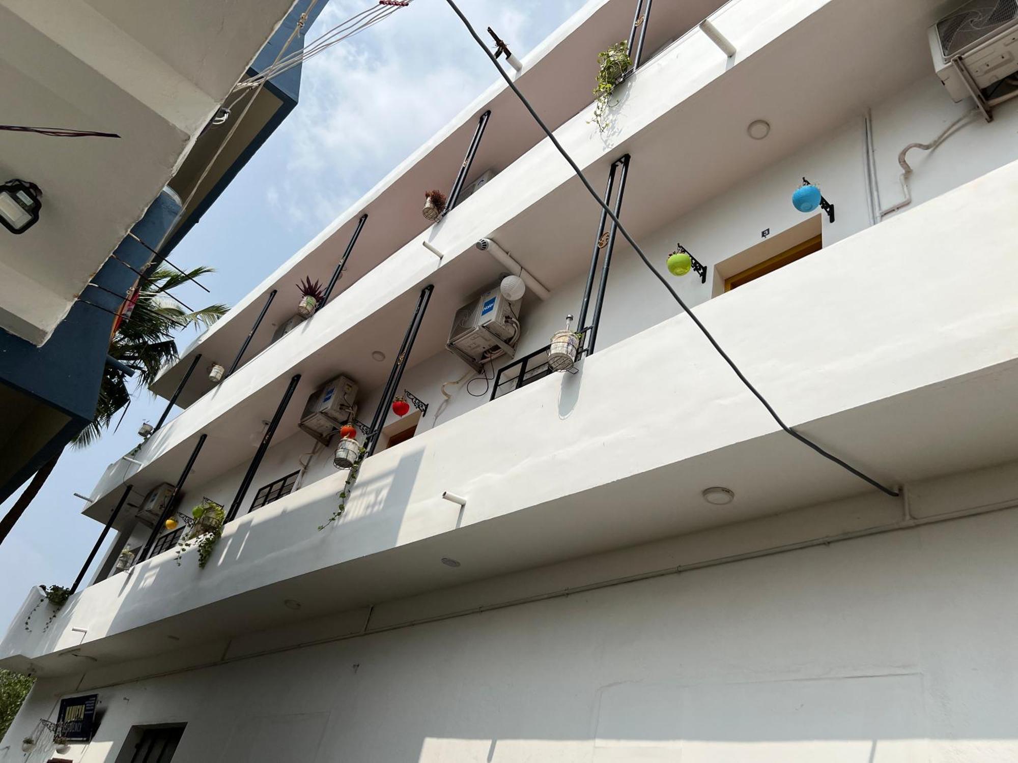 Отель Kavieya Residency Purnankuppam Экстерьер фото