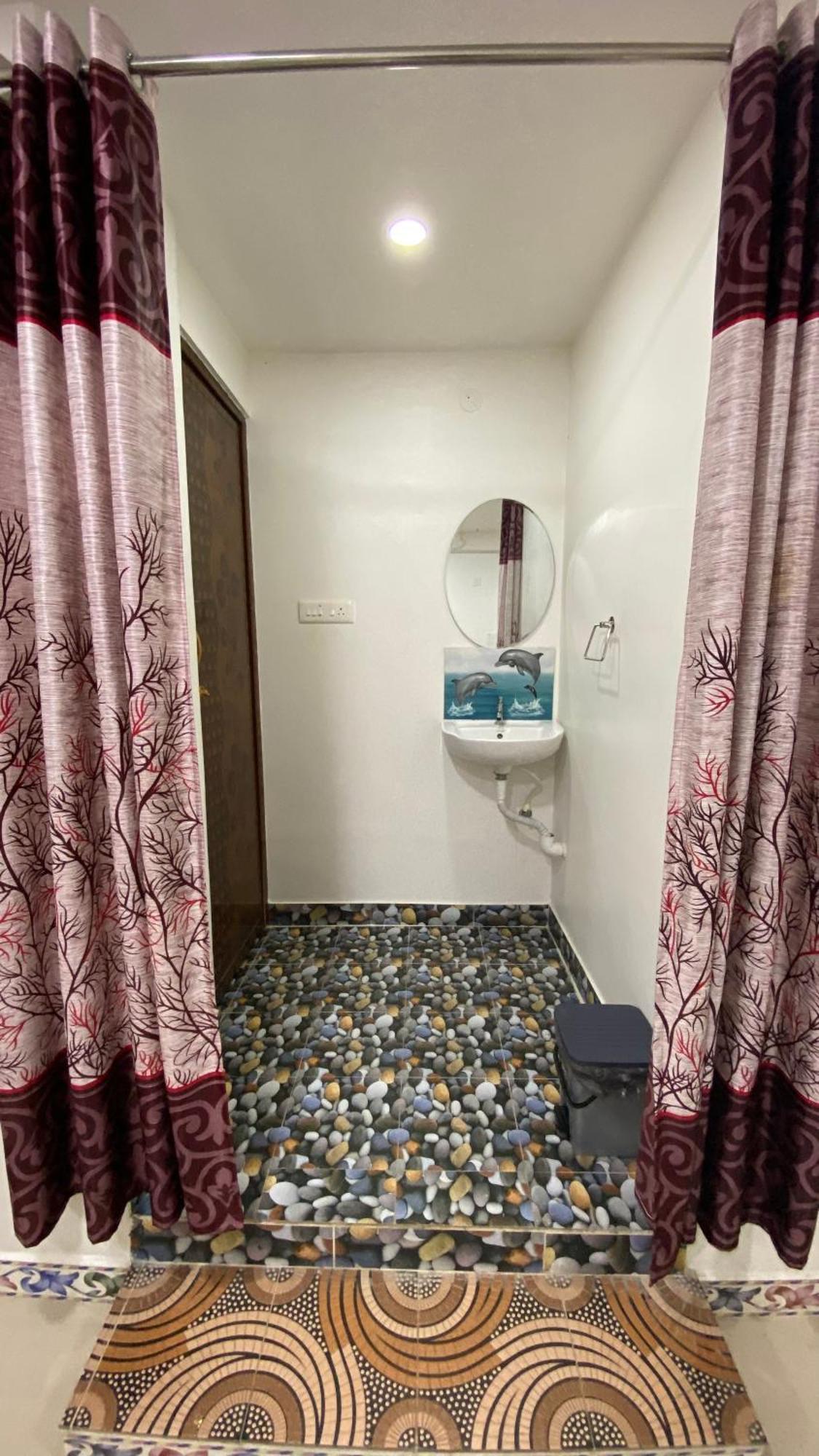 Отель Kavieya Residency Purnankuppam Экстерьер фото