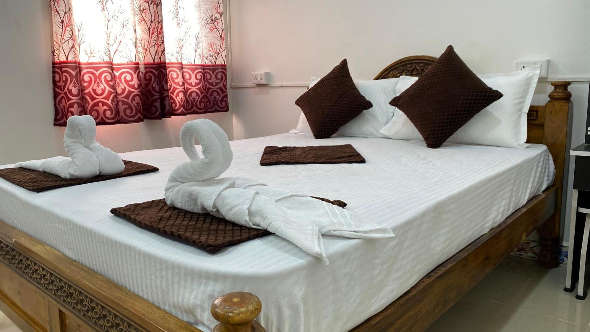 Отель Kavieya Residency Purnankuppam Экстерьер фото