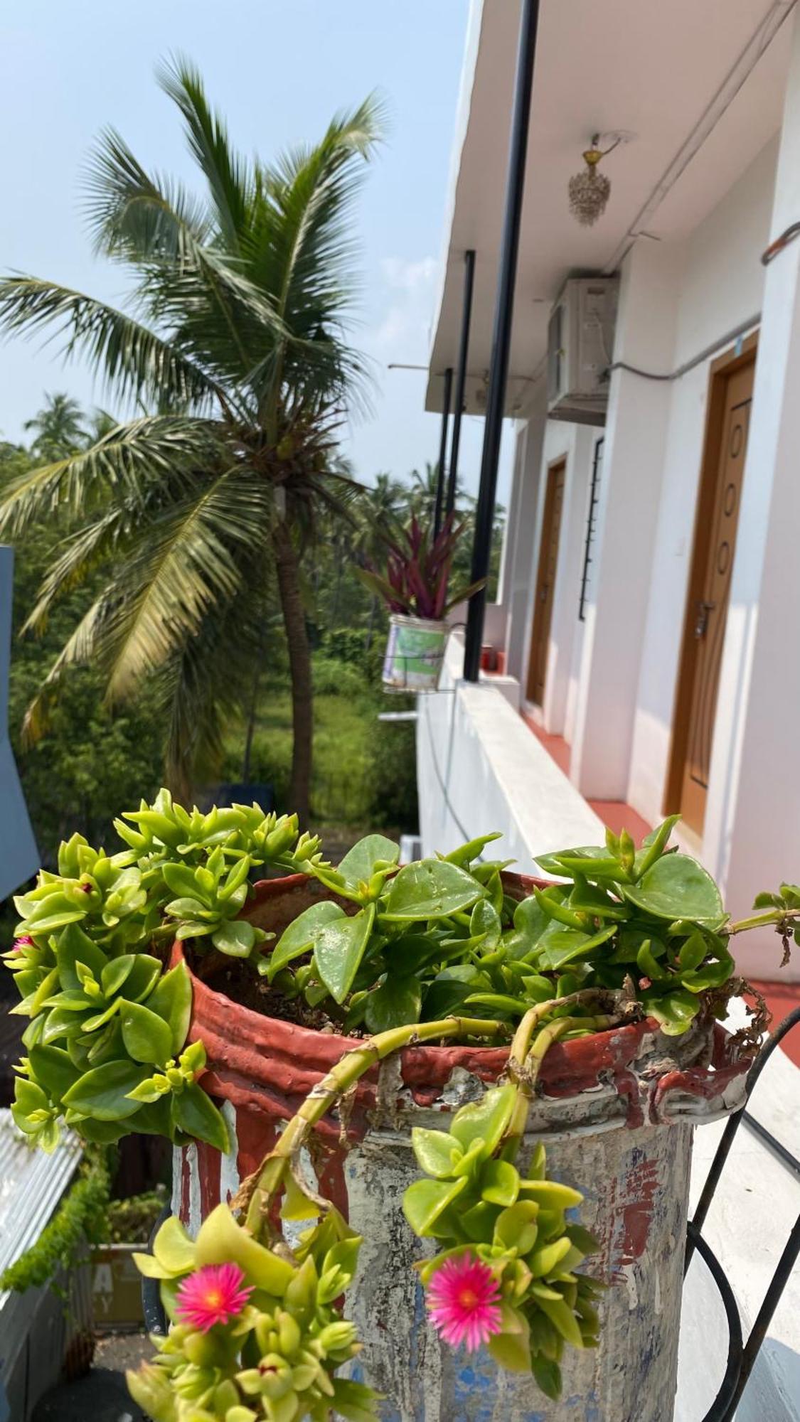Отель Kavieya Residency Purnankuppam Экстерьер фото